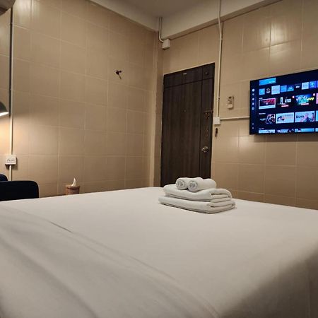 Lo-Ha Guest House, Contactless Check-In Bangkok Exterior foto